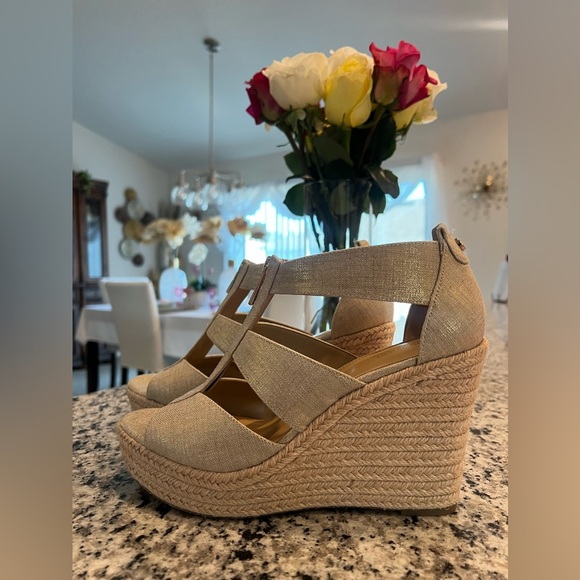 Michael Kors wedged heels brand new never worn!!! Women’s size 8.5 True to size! - Picture 1 of 7